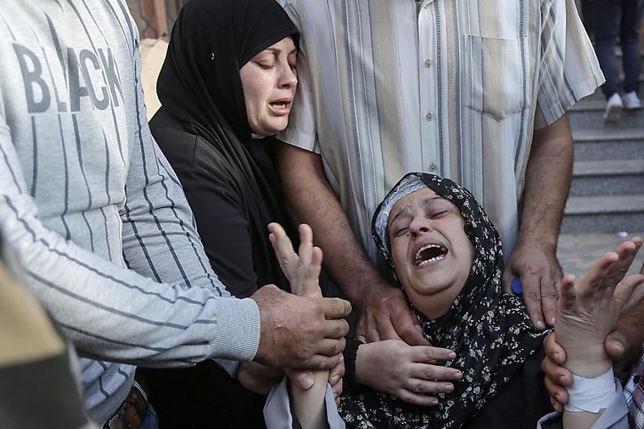 "La situation est catastrophique, au-delà de l'imaginable", témoigne Jamil Abdullah, un Palestino-Suédois qui espère quitter le territoire. "Il y a des cadavres dans les rues. Les bâtiments s'effondrent sur leurs habitants. Le sang est partout. L'odeur de la mort est partout" (Photo prétexte). © KEYSTONE/EPA/HAITHAM IMAD