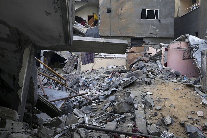 Pour le patron de l'agence de l'UNRWA Philippe Lazzarini, "il est difficile de croire que les Palestiniens de Gaza qui sont aujourd'hui déplacés seront autorisés - ou même disposés - à retourner dans leurs maisons détruites dans un avenir proche". © KEYSTONE/AP/Adel Hana