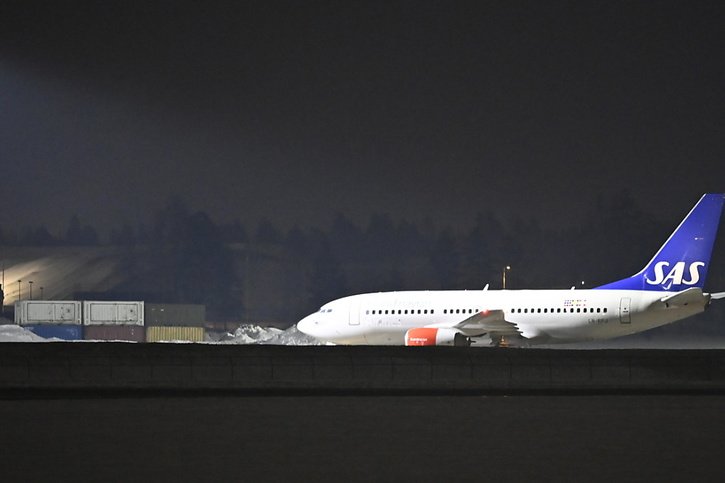 L'avion médicalisé transportant le roi Harald est arrivé dimanche soir à Oslo. © KEYSTONE/EPA/Annika Byrde