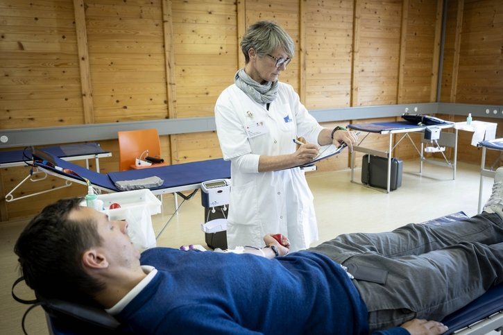 Don de sang: Les collaborateurs d’un regroupement interentreprises donnent leur sang au bureau