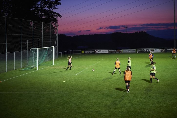 Le soleil se couche et les projecteurs sont allumés: attention aux jeux d’ombre qui peuvent tromper! © Corinne Aeberhard-archives