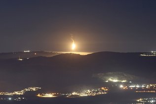 Le Hezbollah affirme avoir tiré des roquettes sur le nord d'Israël